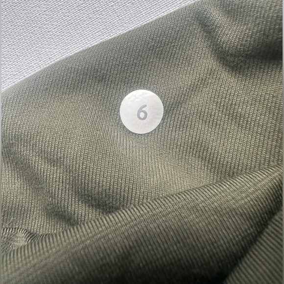 Lululemon sunset salutation crop. Luon light, fold down layered waist. Size 6 - Picture 7 of 16